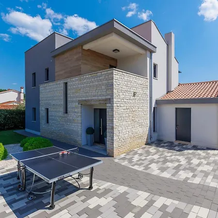 Grande With Pool And Jacuzzi Villa *