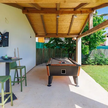 Grande With Pool And Jacuzzi Villa