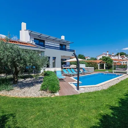Villa Grande With Pool And Jacuzzi *