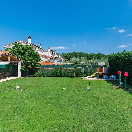 Grande With Pool And Jacuzzi Villa Kaštelir